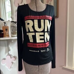 RUN TEN Under Armour Black Long Sleeve Top Broad Street Philadelphia  S